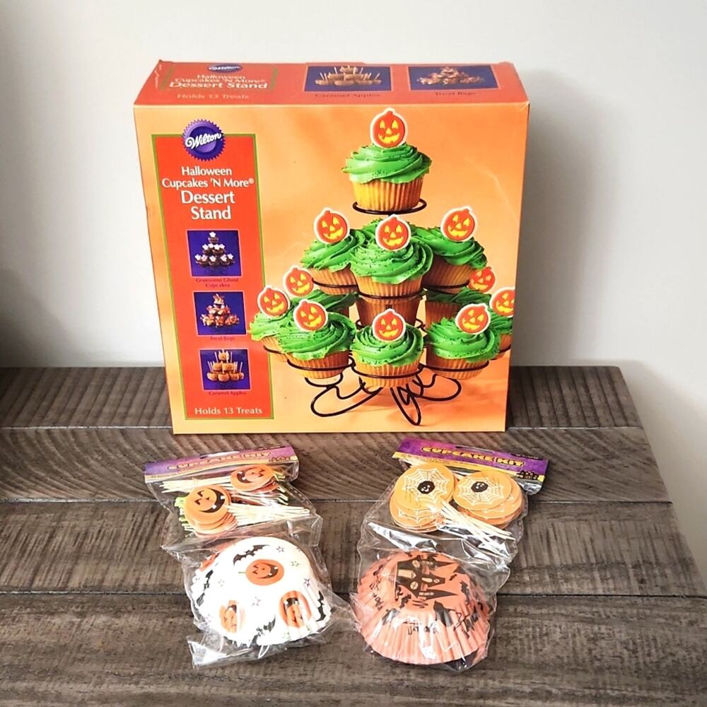 🎃🍁🌰New Wilton Cupcake Holder Dessert Stand and Kits Liner Halloween Fall